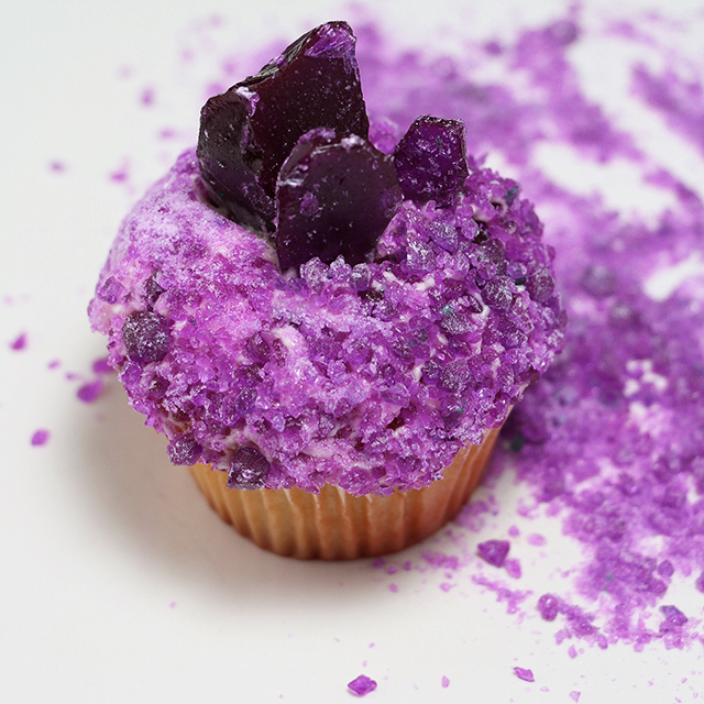 Decorate and eat your own geode/crystal formation! (Cupcakes & rock